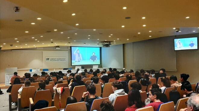 Formazione alle scuole e alle università